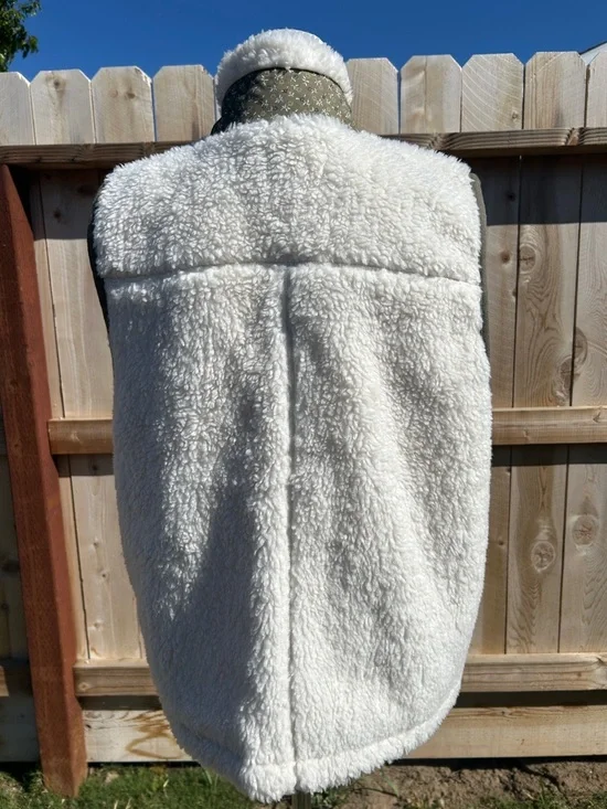 Madewell (Re)sourced Faux-Shearling Vest - Picture 4 of 10